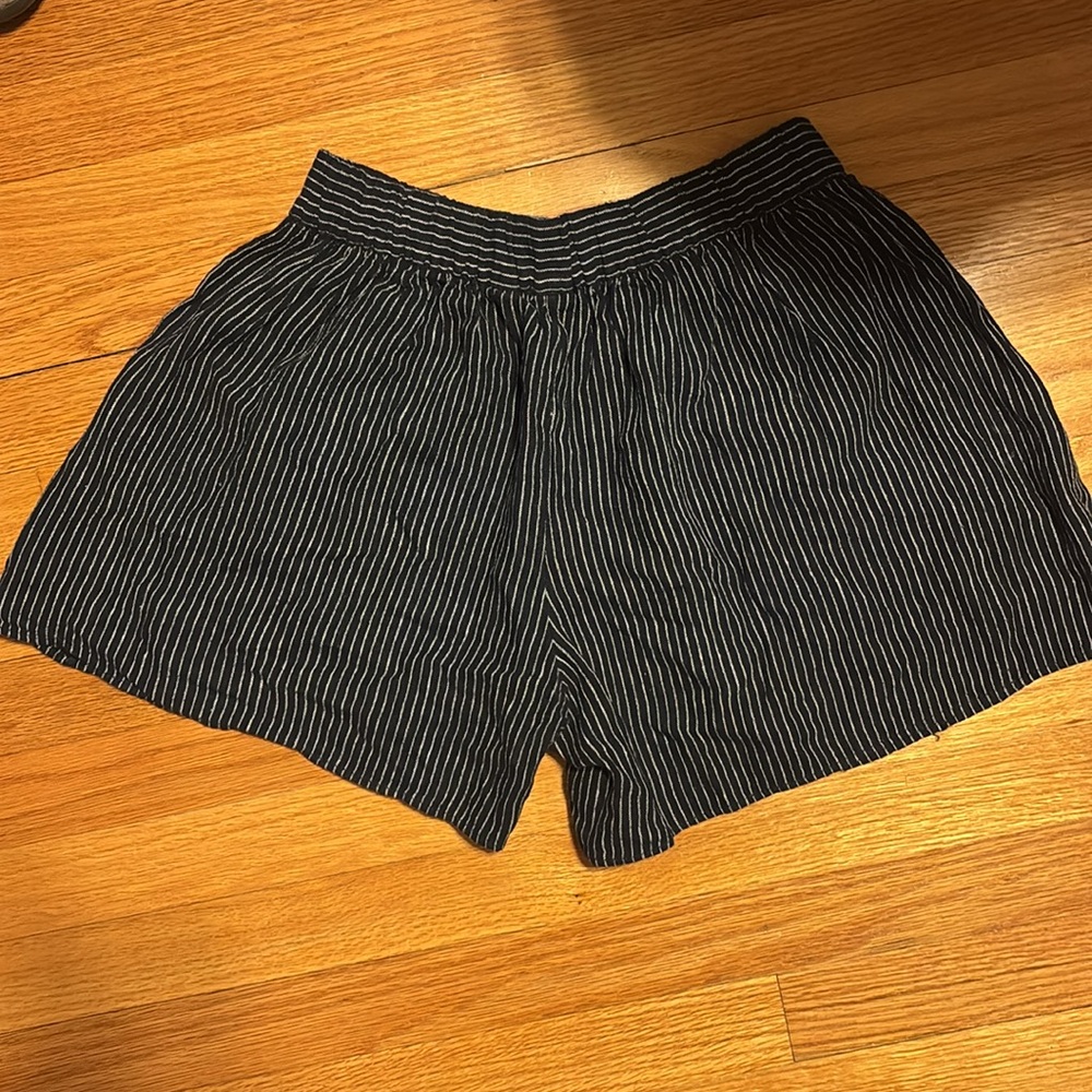 Gap loose shorts with elastic band - Picture 2 of 2